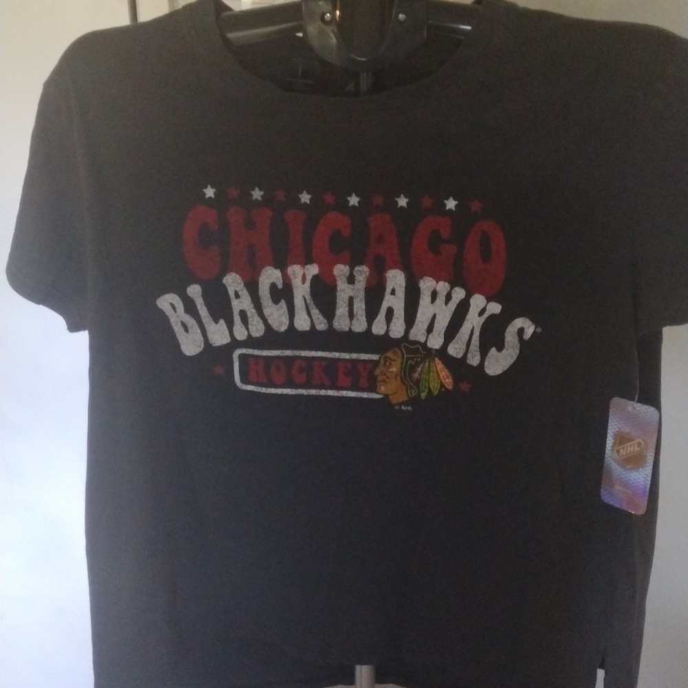 NWT CHICAGO BLACKHAWKS NHL Graphic T-Shirt Black Size 12/14 - Picture 2 of 6